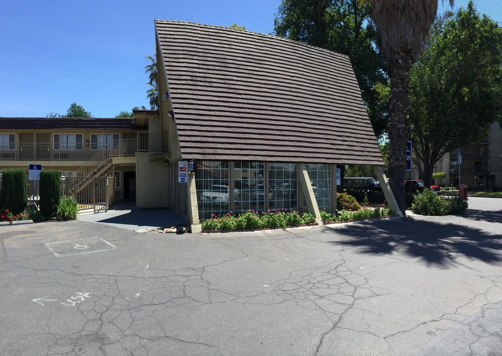 Discovery Inn Modesto Zewnętrze zdjęcie